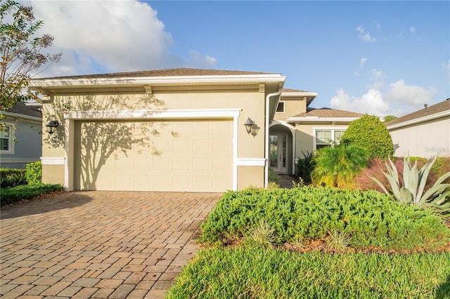 view of front facade featuring a garage