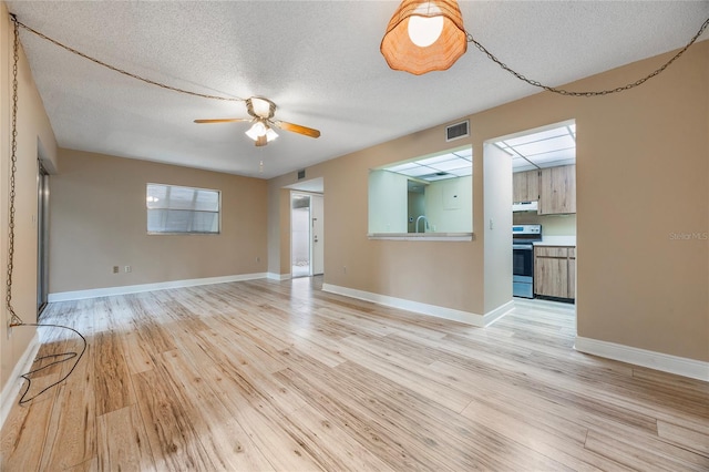 unfurnished room with light hardwood / wood-style floors, a textured ceiling, and ceiling fan