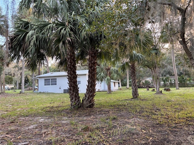 view of yard featuring cooling unit