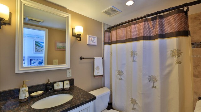 2987 S Atlantic Ave Unit D060, Daytona Beach, FL 32118 - bathroom featuring visible vents, a shower with shower curtain, toilet, and vanity
