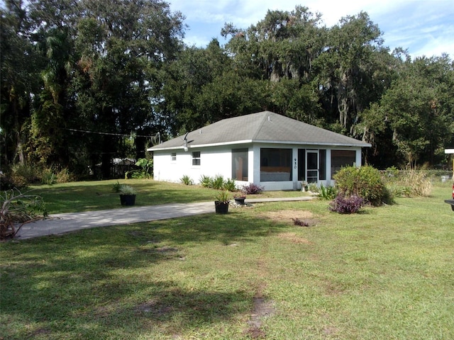 view of front of house with a front lawn