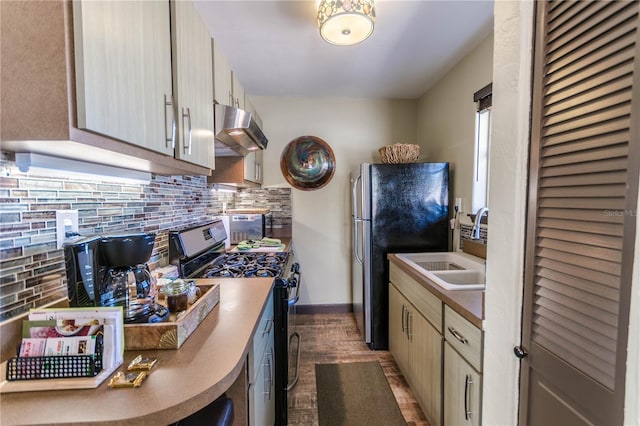 600 Oakridge Blvd, Daytona Beach, FL 32118 - kitchen featuring stainless steel appliances, under cabinet range hood, and decorative backsplash
