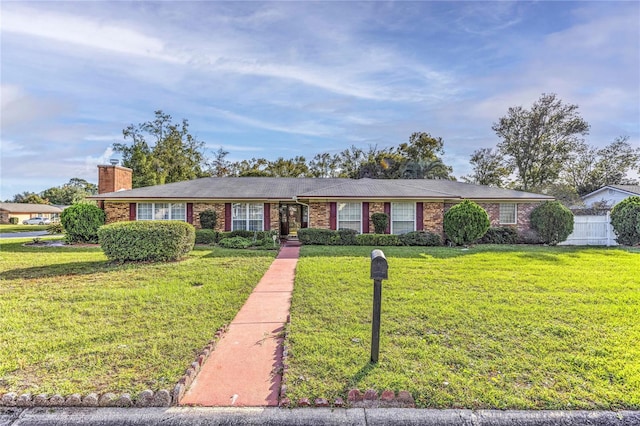 single story home with a front lawn