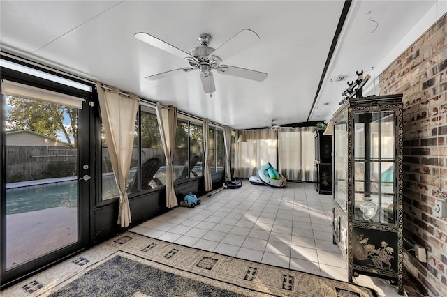 sunroom with ceiling fan