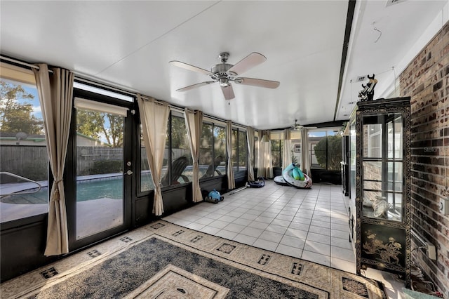 sunroom with ceiling fan