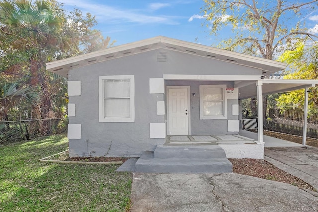 view of front facade with a front yard and a porch