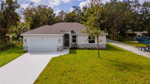 view of front facade featuring a garage and a front yard