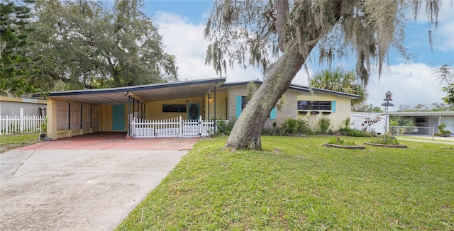 ranch-style house featuring a front lawn and a carport