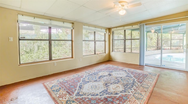 sunroom / solarium featuring ceiling fan