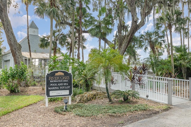 view of community / neighborhood sign