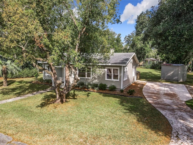 view of front of property with a front lawn