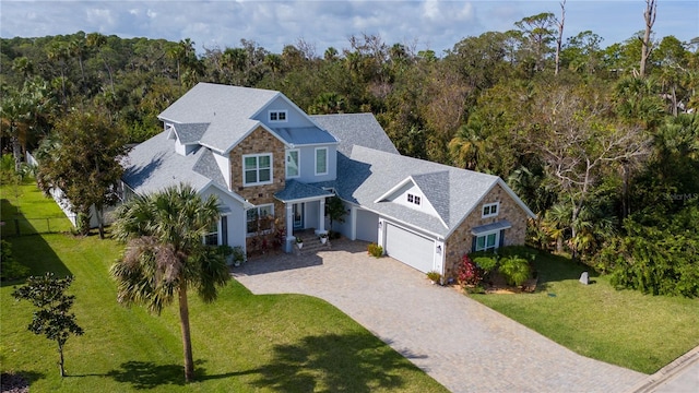 view of front of house featuring a front yard