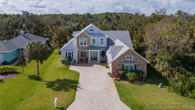 view of front facade featuring a front yard