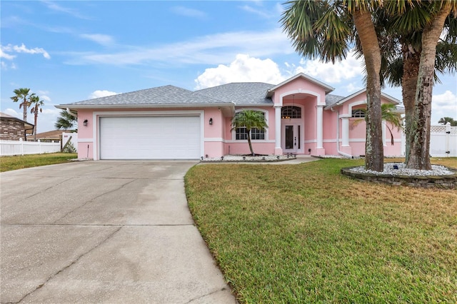 view of front of house featuring a front lawn and a garage