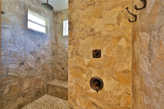 bathroom featuring a tile shower