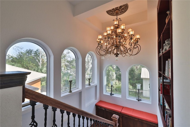 room details featuring a notable chandelier