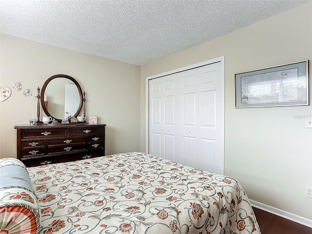 bedroom featuring hardwood / wood-style floors, a textured ceiling, and a closet