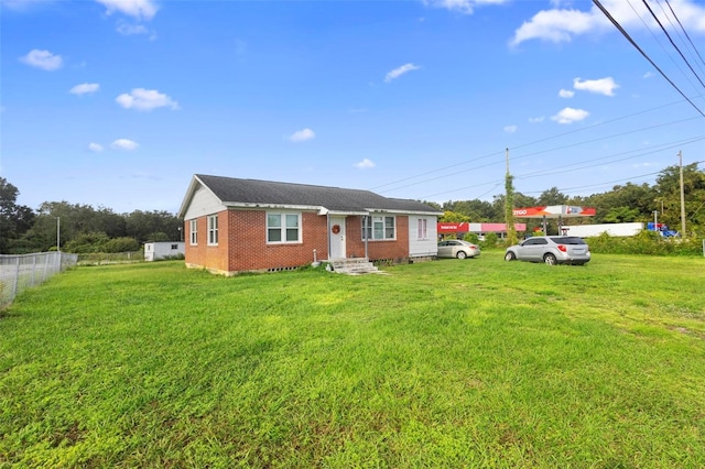 view of front of property featuring a front yard