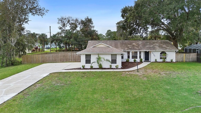 ranch-style house featuring a front lawn