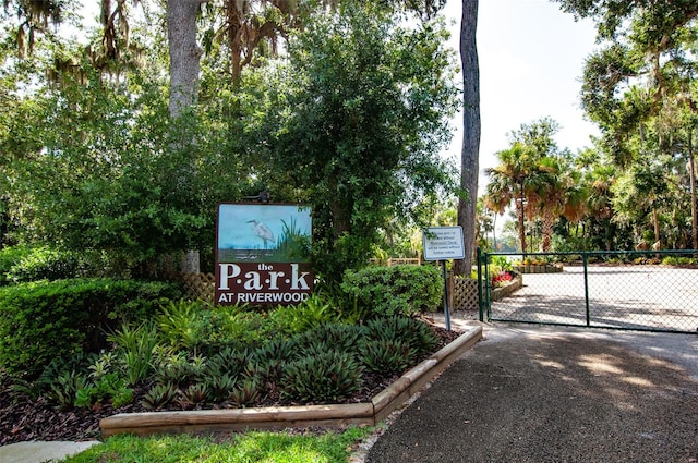 view of community / neighborhood sign