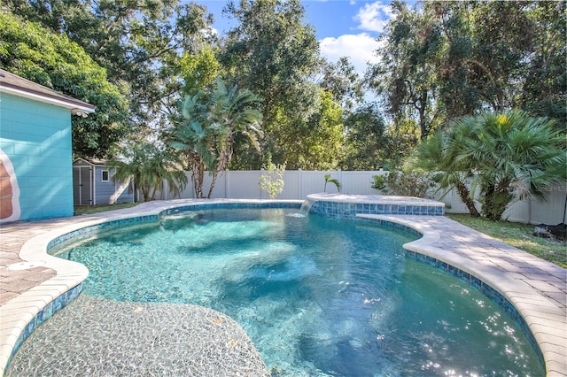 view of swimming pool