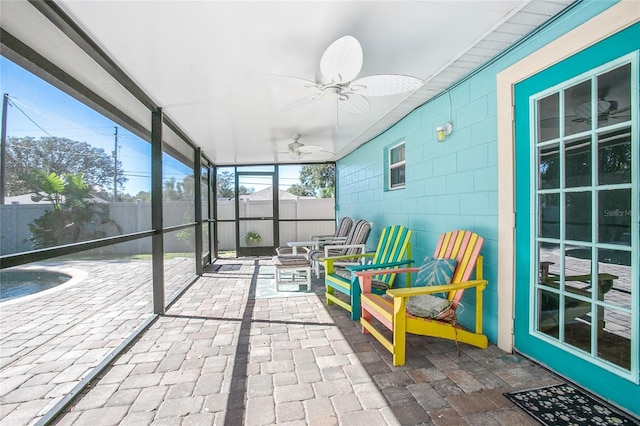 sunroom with ceiling fan