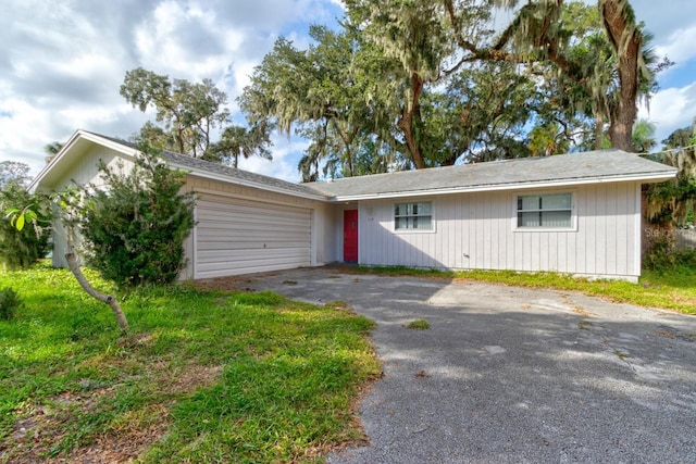 single story home featuring a garage