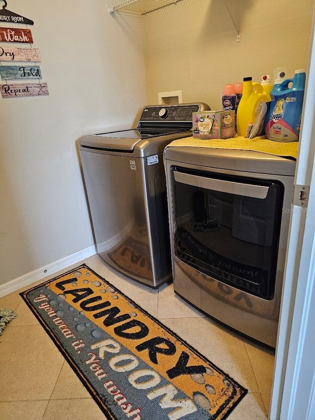 laundry room with washing machine and clothes dryer