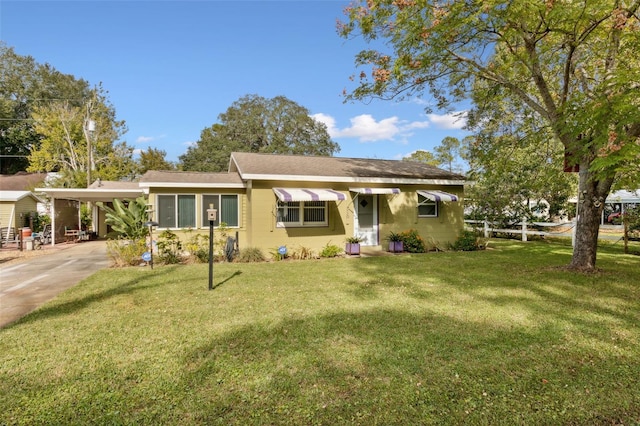 view of front of house featuring a front yard and a carport