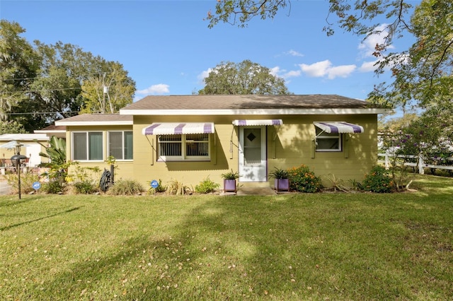 bungalow featuring a front yard