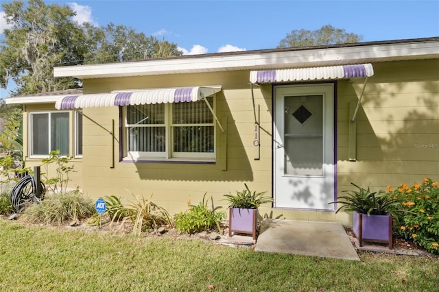 entrance to property with a yard