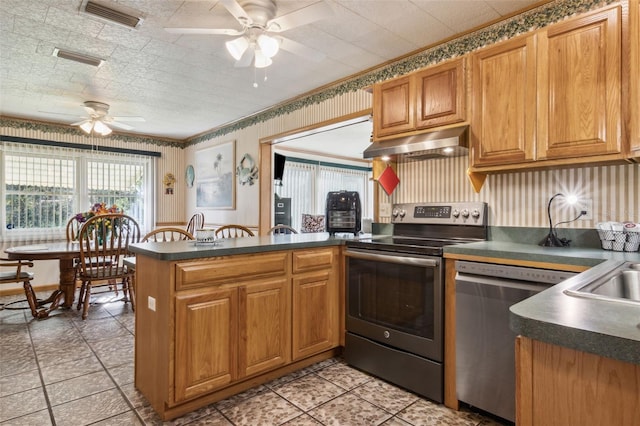 kitchen with ceiling fan, ventilation hood, kitchen peninsula, and stainless steel appliances