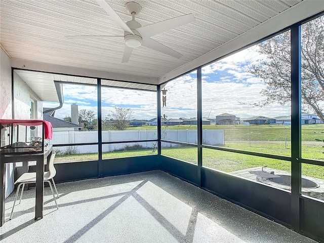 sunroom / solarium with ceiling fan