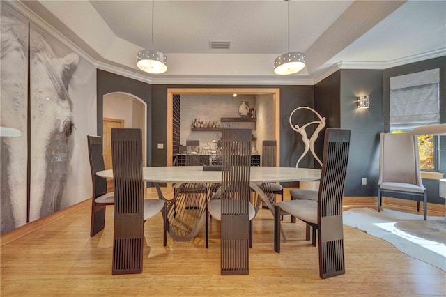 dining room featuring light hardwood / wood-style floors and ornamental molding