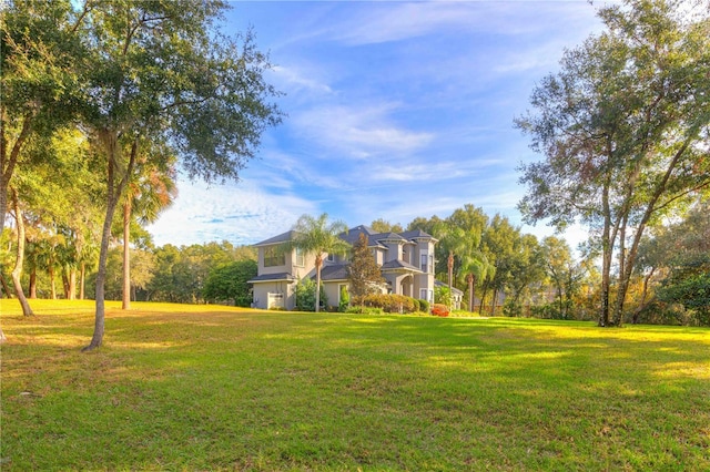 view of front facade with a front lawn