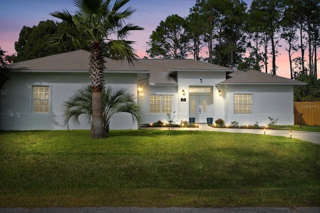 view of front of house featuring a lawn