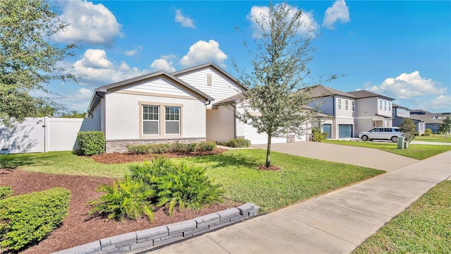 view of front of house featuring a front lawn