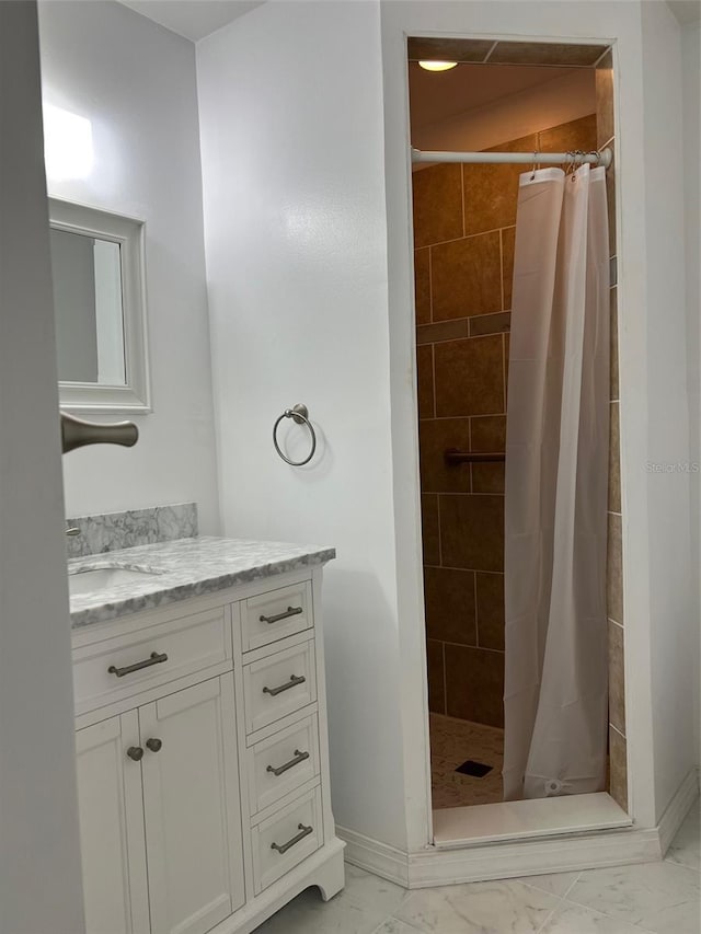 bathroom with a shower with shower curtain and vanity