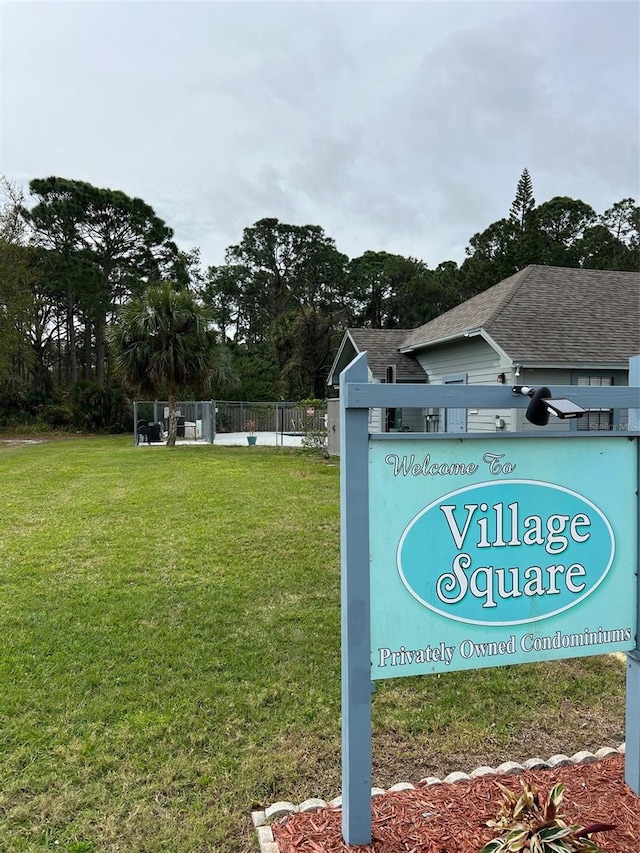 community / neighborhood sign featuring a lawn