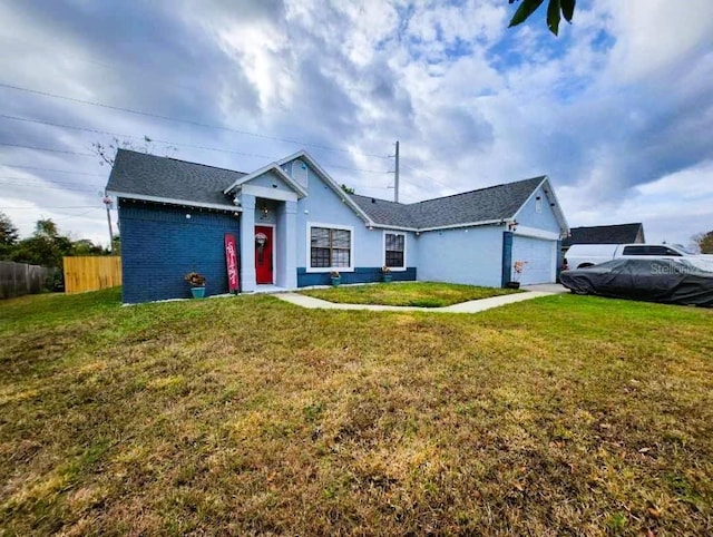 view of front of home featuring a front lawn and a garage