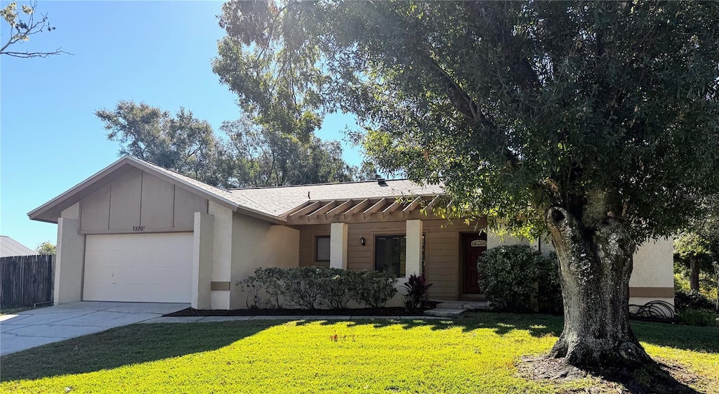 view of front of home featuring a garage and a front yard