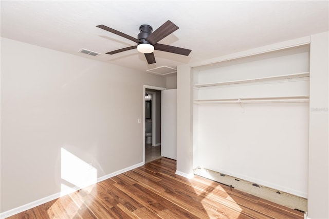 unfurnished bedroom with dark hardwood / wood-style flooring, ceiling fan, and a closet