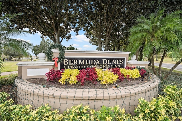 view of community / neighborhood sign