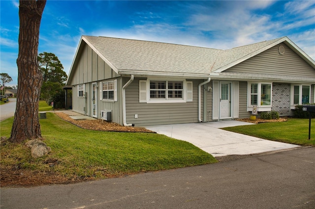 single story home featuring a front yard