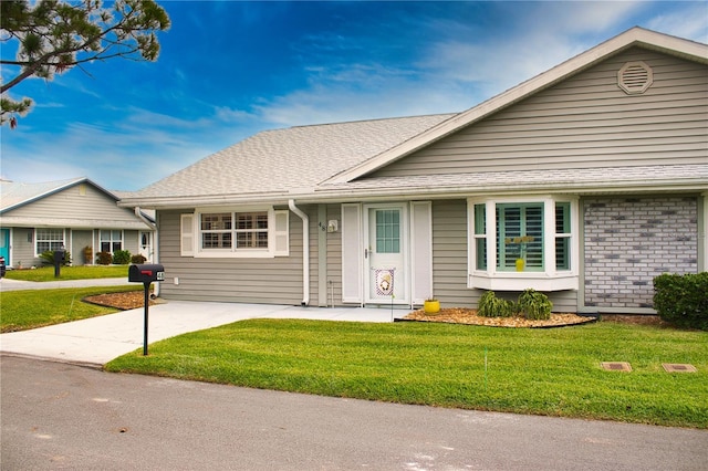 ranch-style house featuring a front lawn