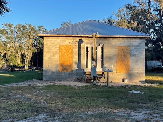 exterior space with a yard