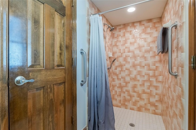 bathroom with curtained shower