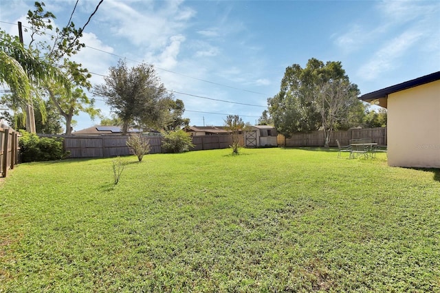 view of yard featuring a storage shed