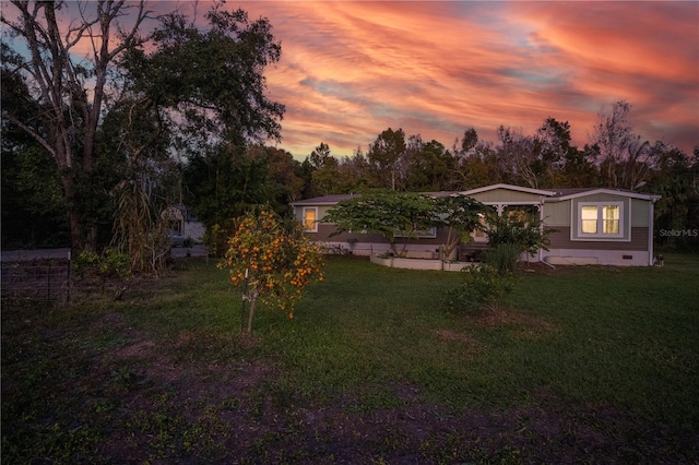 view of yard at dusk