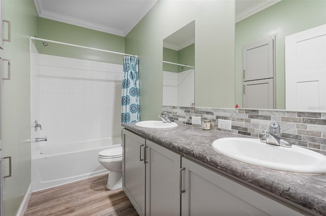 full bath featuring a sink, crown molding, shower / bath combo, and wood finished floors